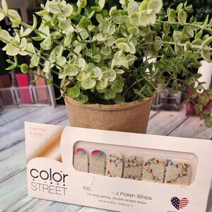 Color Street Press On Christmas Nail Design